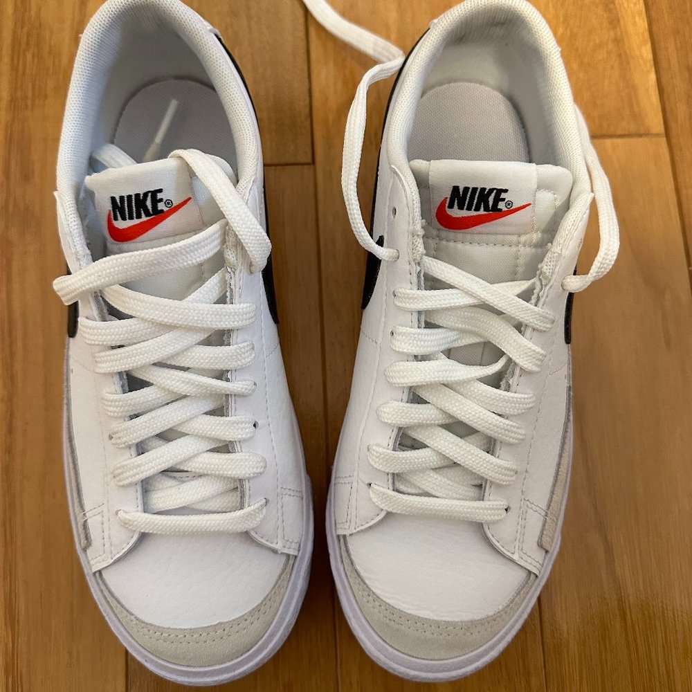 Nike Boys Blazer Sneakers Size 4.5 / Womens 6